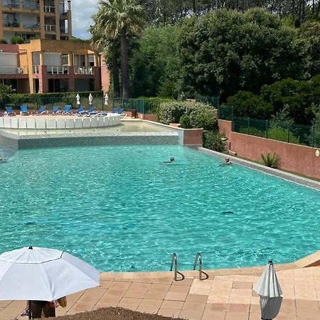 Climatise, Piscine, Proches Des Plages *
